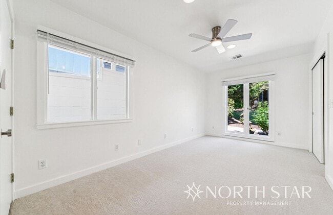 Building Photo - Newly renovated stunning lakefront home.
