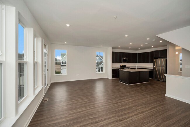 Building Photo - Close to everything! Skyline at Embrey Mill!