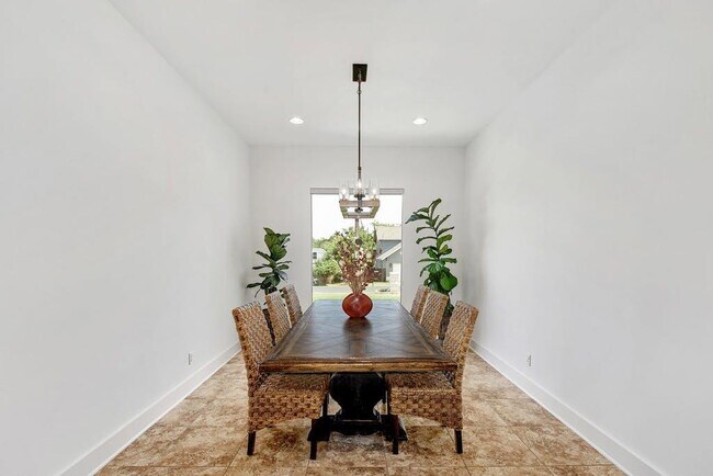 Building Photo - 1006 Lipan Trail