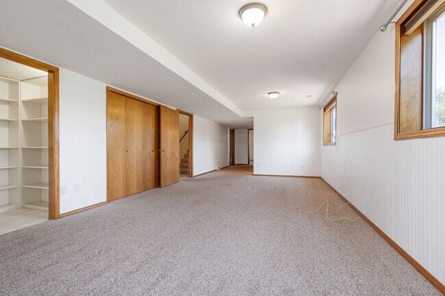 Building Photo - Spacious 4 Bed, 3 Bath Home | Central Vall...