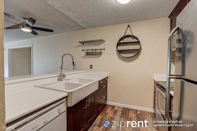 Building Photo - 1 br, 1 bath Condo - 1457 N Camino Alto, V...