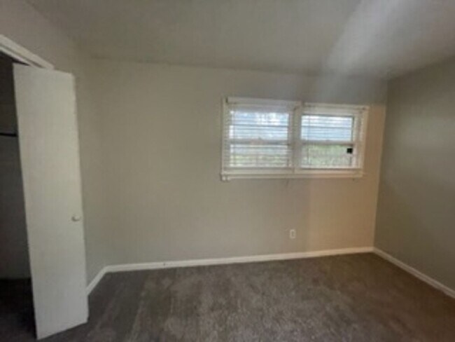 Building Photo - House Located Near Various Take Out & Clos...