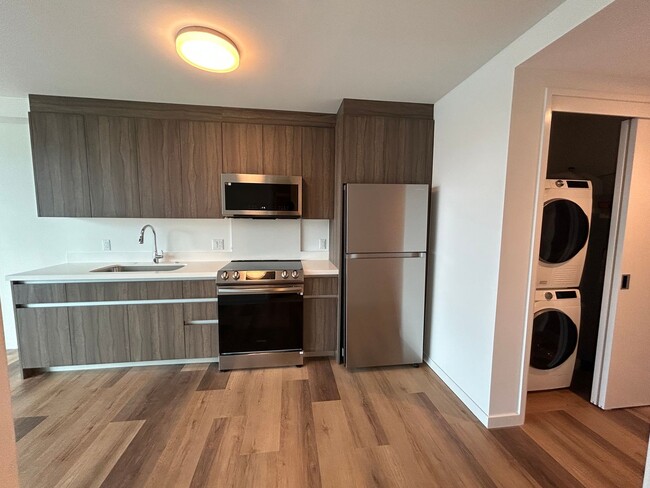 Building Photo - 2510