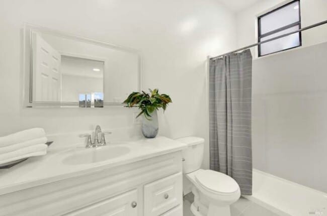 Building Photo - 324 Ohio St