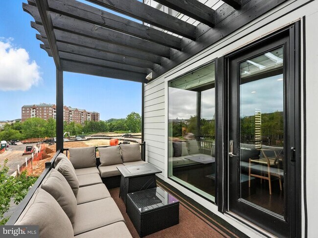 Building Photo - 610 Watermans Dr