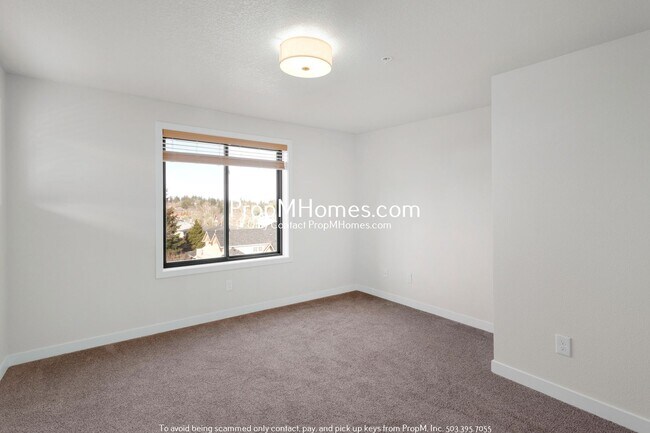 Building Photo - Updated Two Level Condo in the Heart of Do...
