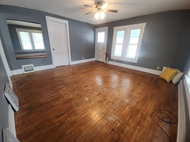 Building Photo - 1204 S Jefferson St