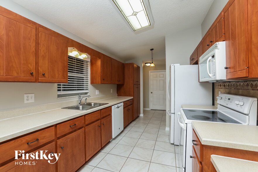 Building Photo - 2007 Juniper Dr