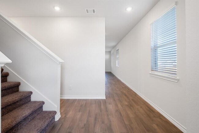Building Photo - 108 Leatherleaf Dr