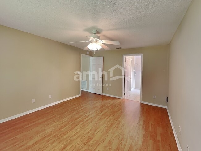 Building Photo - 12131 Woodglen Cir