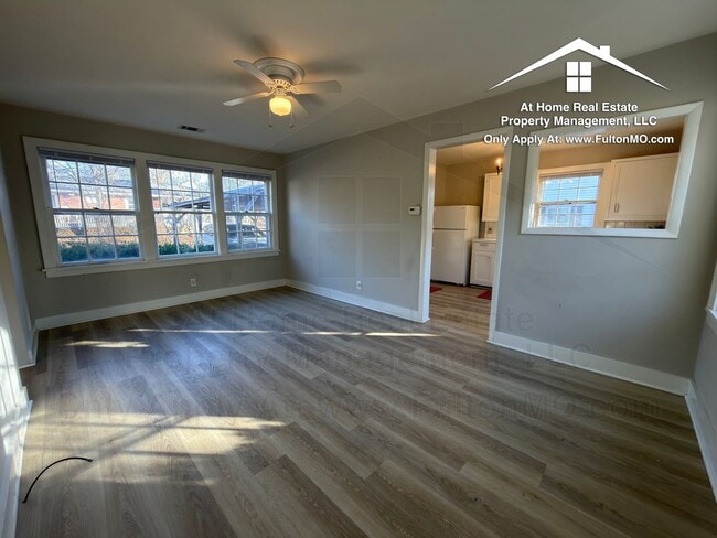 Building Photo - 715-709 W 7th St