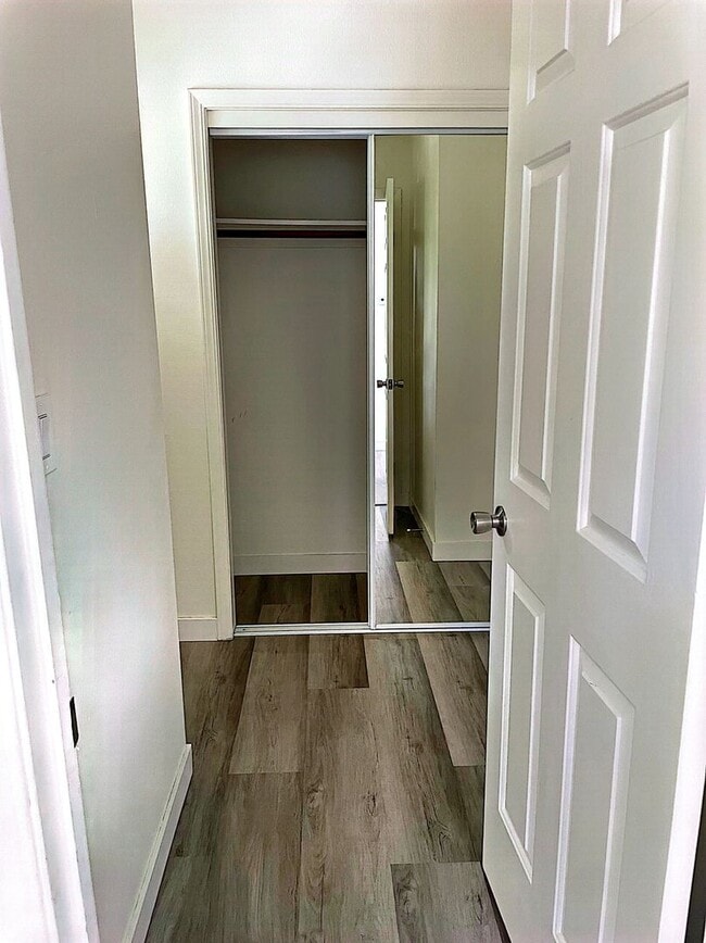 Building Photo - 2419 N Clark St