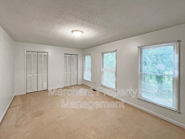 Building Photo - 44 Regent Dr