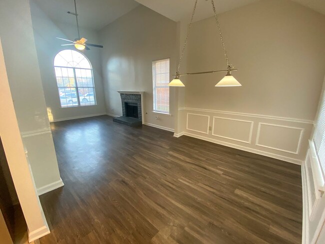 Building Photo - 4 bed, 2.5 bath in Cordova with new ss app...