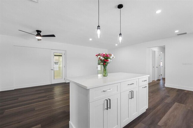 Building Photo - 11572 63rd Ave N