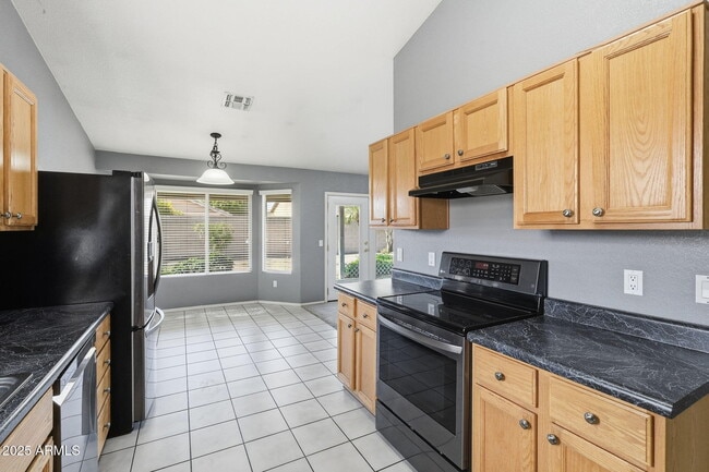 Building Photo - 542 N Palo Verde