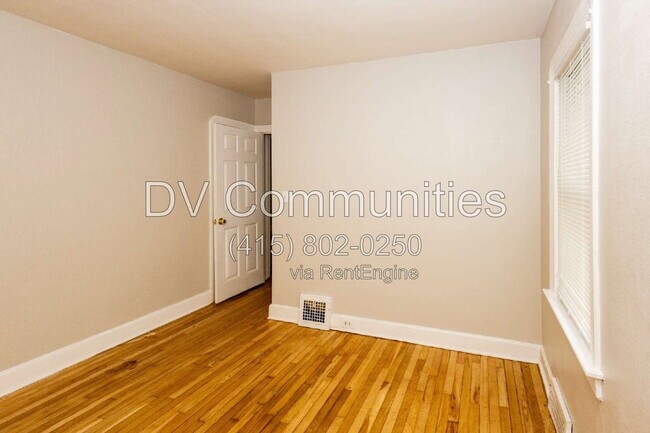 Building Photo - 340 E 197th St
