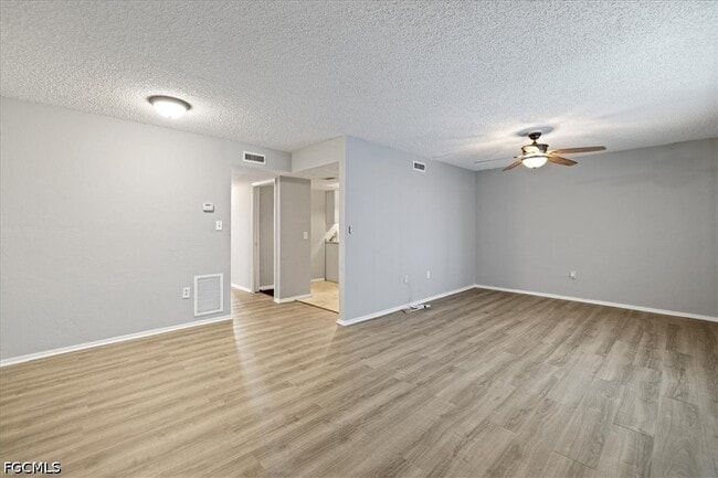 Building Photo - 4906 Victoria Dr