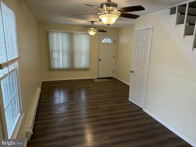 Building Photo - 1407 E Norwegian St