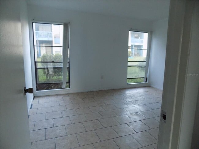 Building Photo - 2811 SW Archer Rd