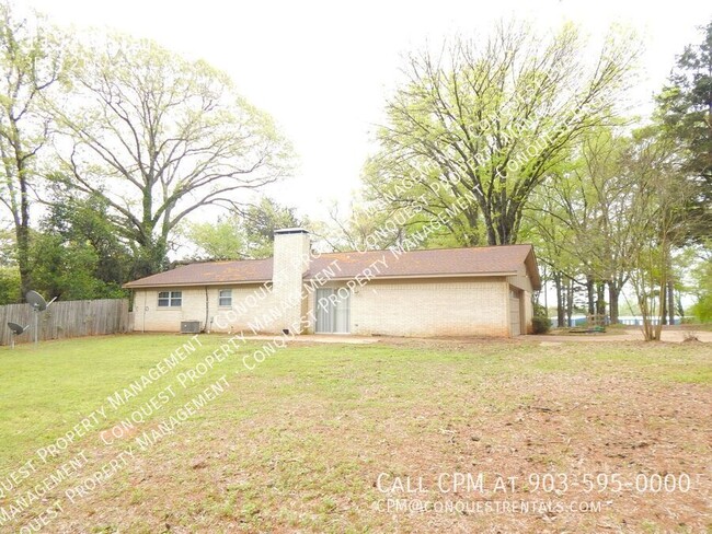 Building Photo - Lovely 3 Bedroom, 2 Bath House on 3 Acres ...