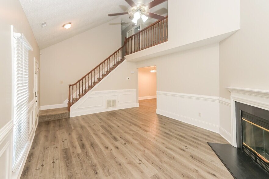 Building Photo - 2108 David Earl Dr