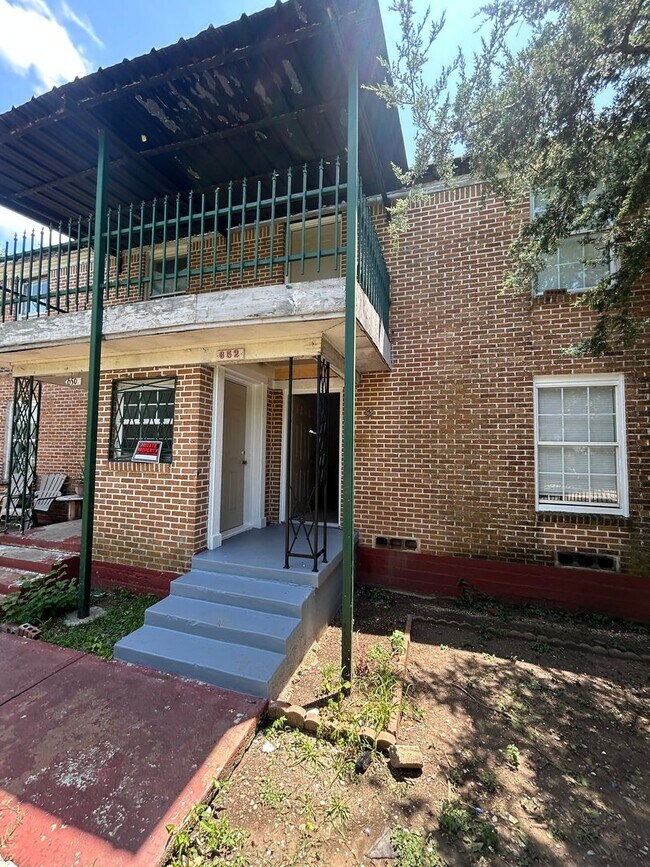 Building Photo - 650-654 W NEELY ST
