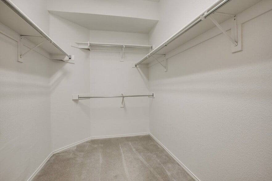 Building Photo - 2713 Meadowview Dr