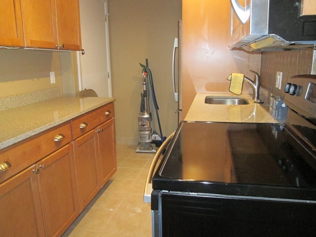 Building Photo - 53 Melrose St