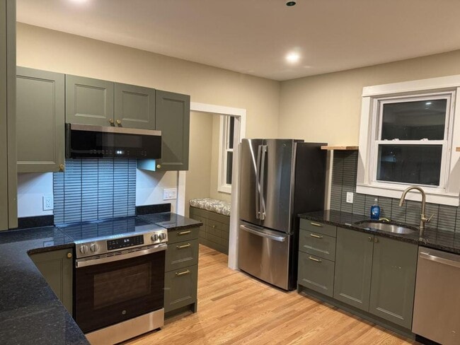 Building Photo - 16 Elm St