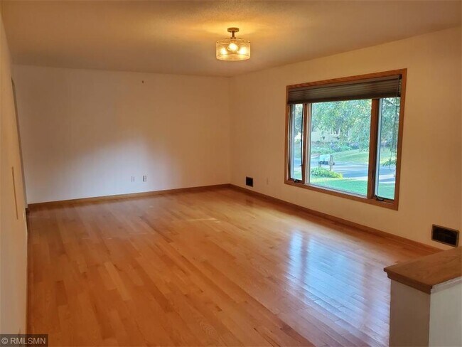 Building Photo - 2117 Fern Ln