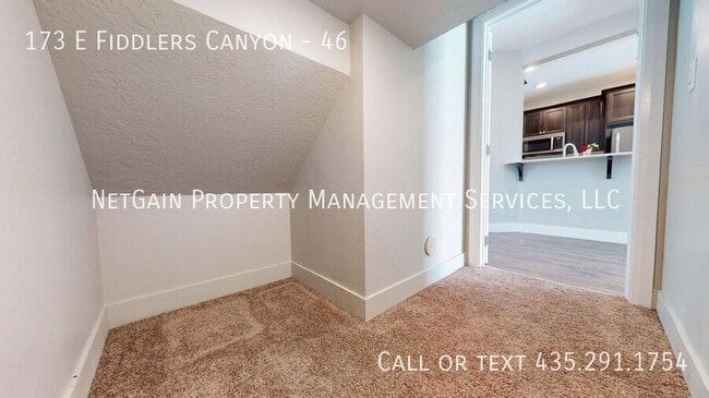 Building Photo - 173 E Fiddlers Canyon Rd