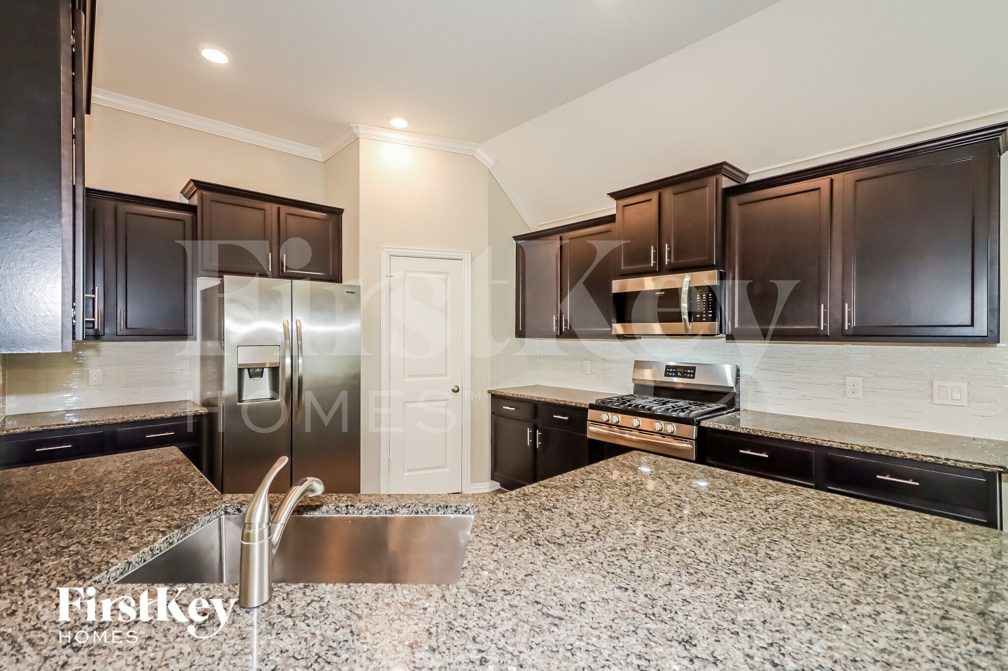 Building Photo - 1648 Breezewood Dr