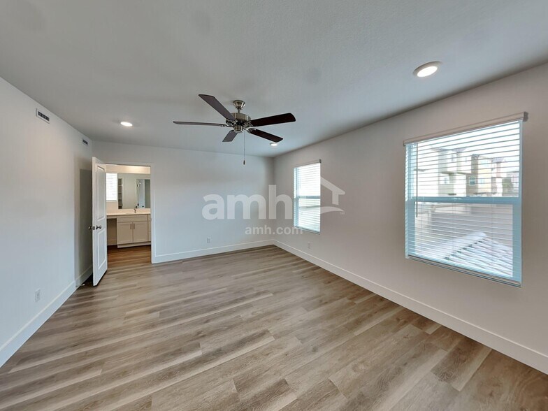 Building Photo - 6449 Marthas Vineyard Ave