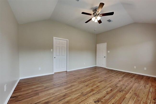 Building Photo - 3607 Kennedy Dr
