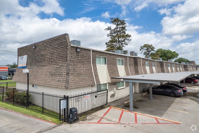 Covered Parking - Havenwood Apartment Homes