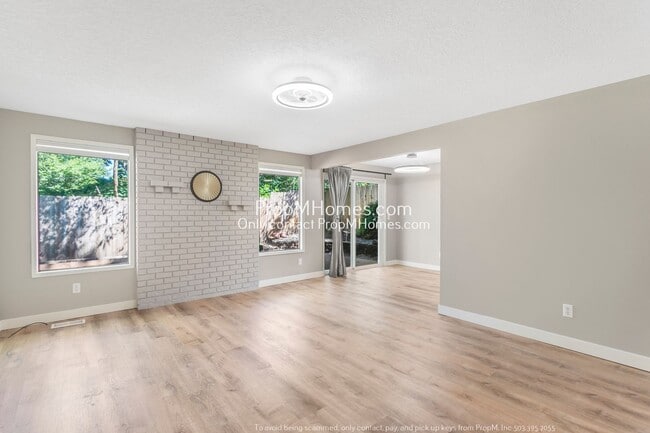 Building Photo - Thoughtfully Updated Two Bedroom Duplex in Oak Grove! DEPOSIT SPECIAL