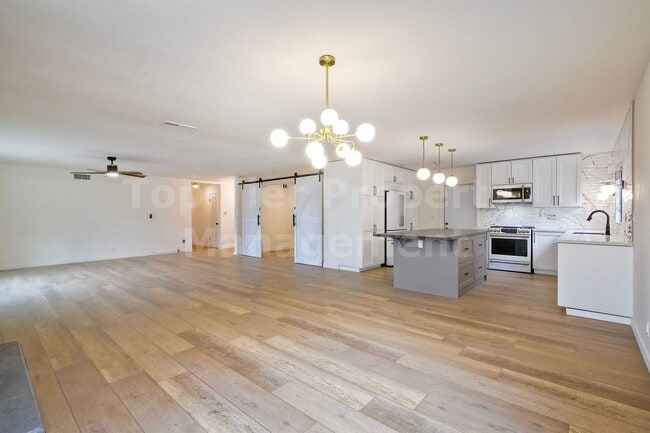 Building Photo - ***Completely Remodeled 3 bed+ Bonus Room,...