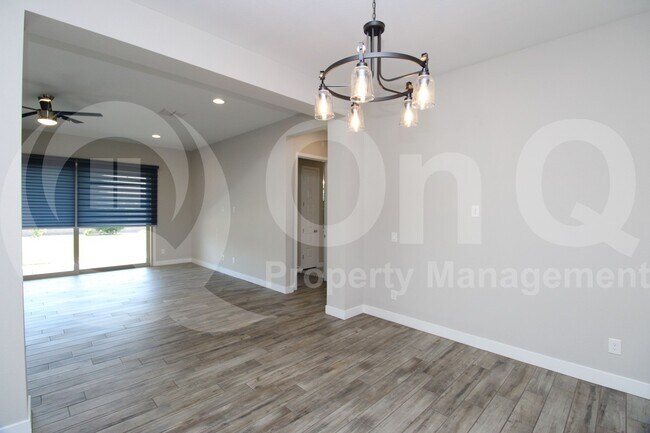 Building Photo - 10635 E Tumbleweed Ave