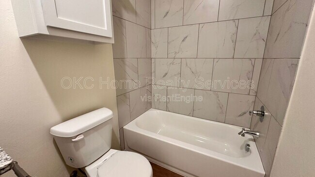 Building Photo - 11417 N University Ave