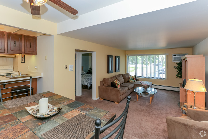 Living Room - Glenbrook Apartments