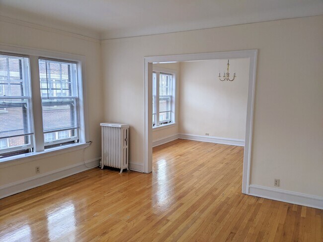 Building Photo - 729 Hinman Ave