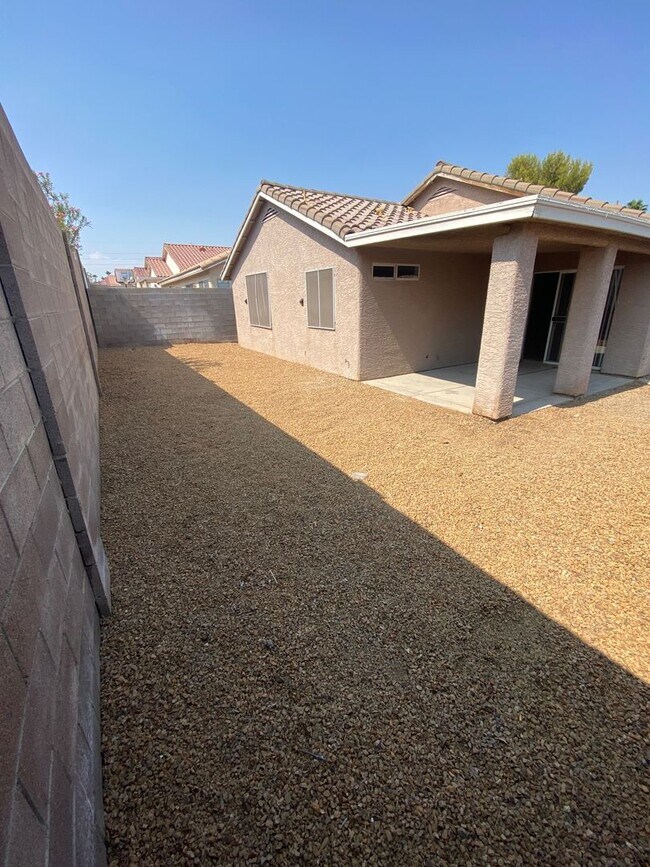 Building Photo - 127 Newburg Ave