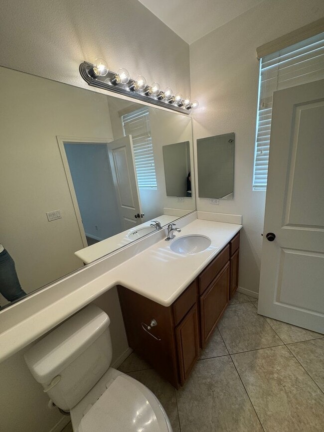 Building Photo - 6 bedroom 4.5 baths in Corona CA