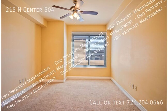 Building Photo - 215 Center St