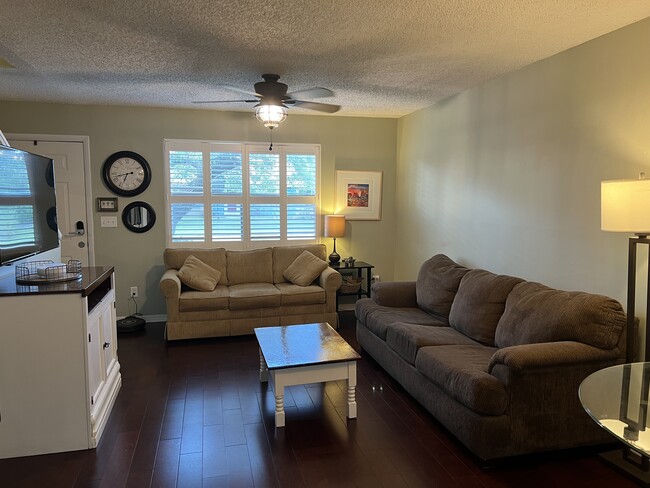 Building Photo - 105 Rio Del Mar St