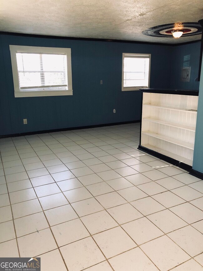 Building Photo - 3995 Withrow Dr