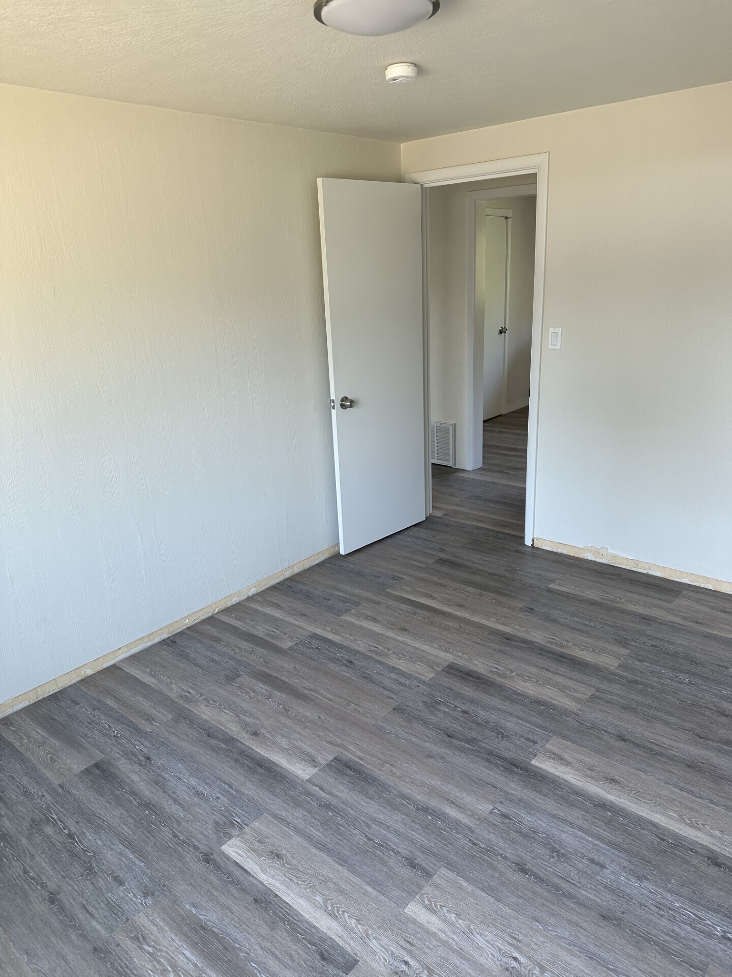 Building Photo - 1052 S Garden Dr