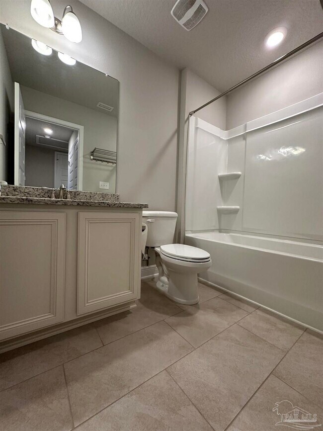 Building Photo - 308 S F St