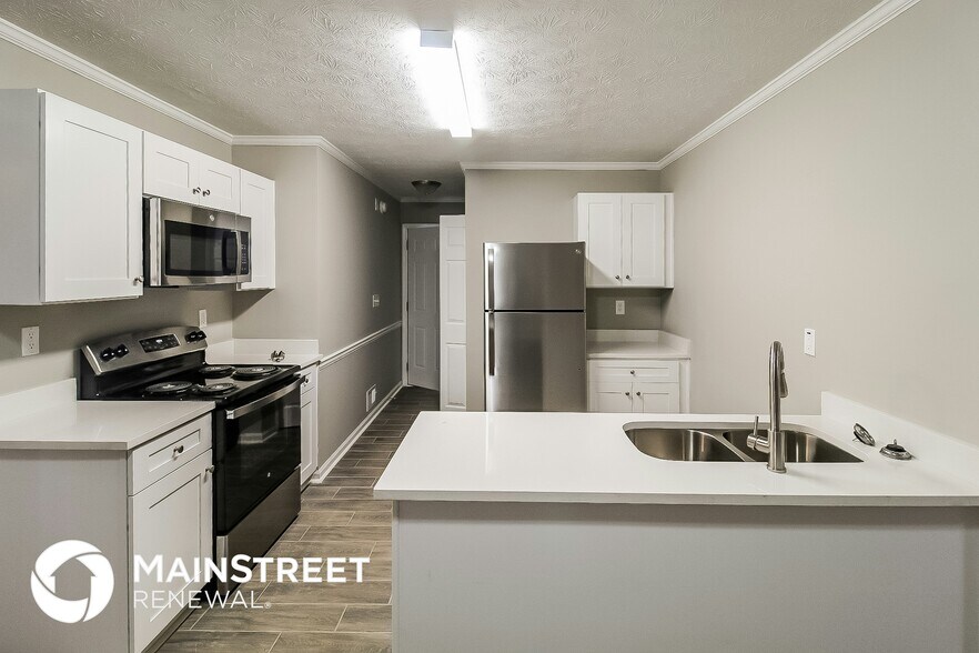 Building Photo - 25 E Country Woods Dr